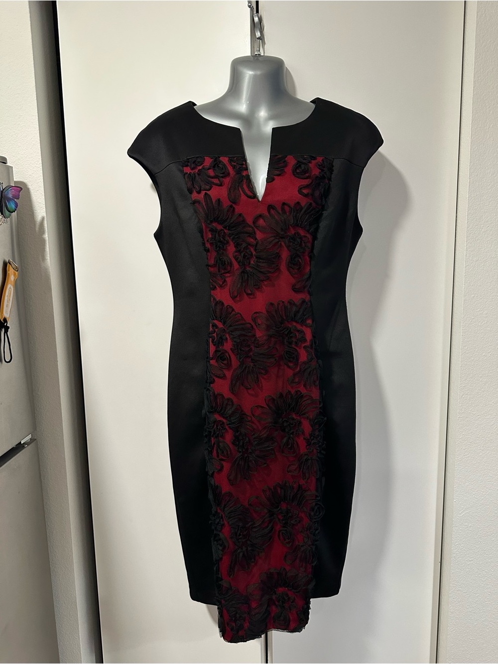 Elegant Black and Deep Red Floral Sheath Dress Size 10 Connected Apparel Size 10